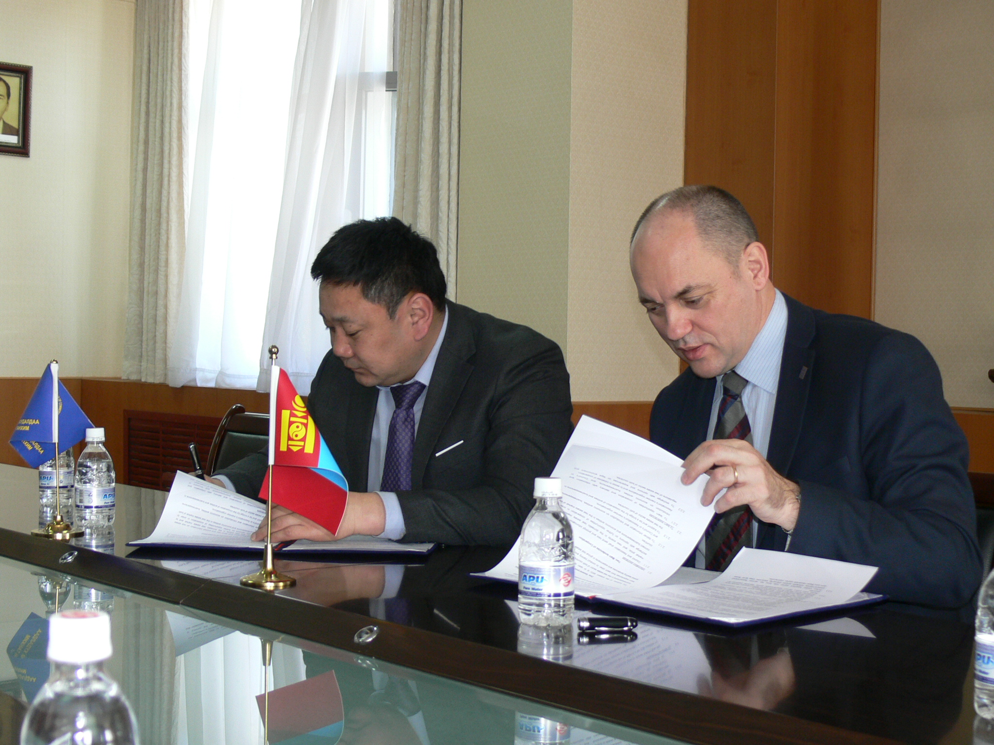 12 marca 2013 roku Ułan Bator. Podpisanie porozumienia z organizacją mongolskich nieruchomistów.